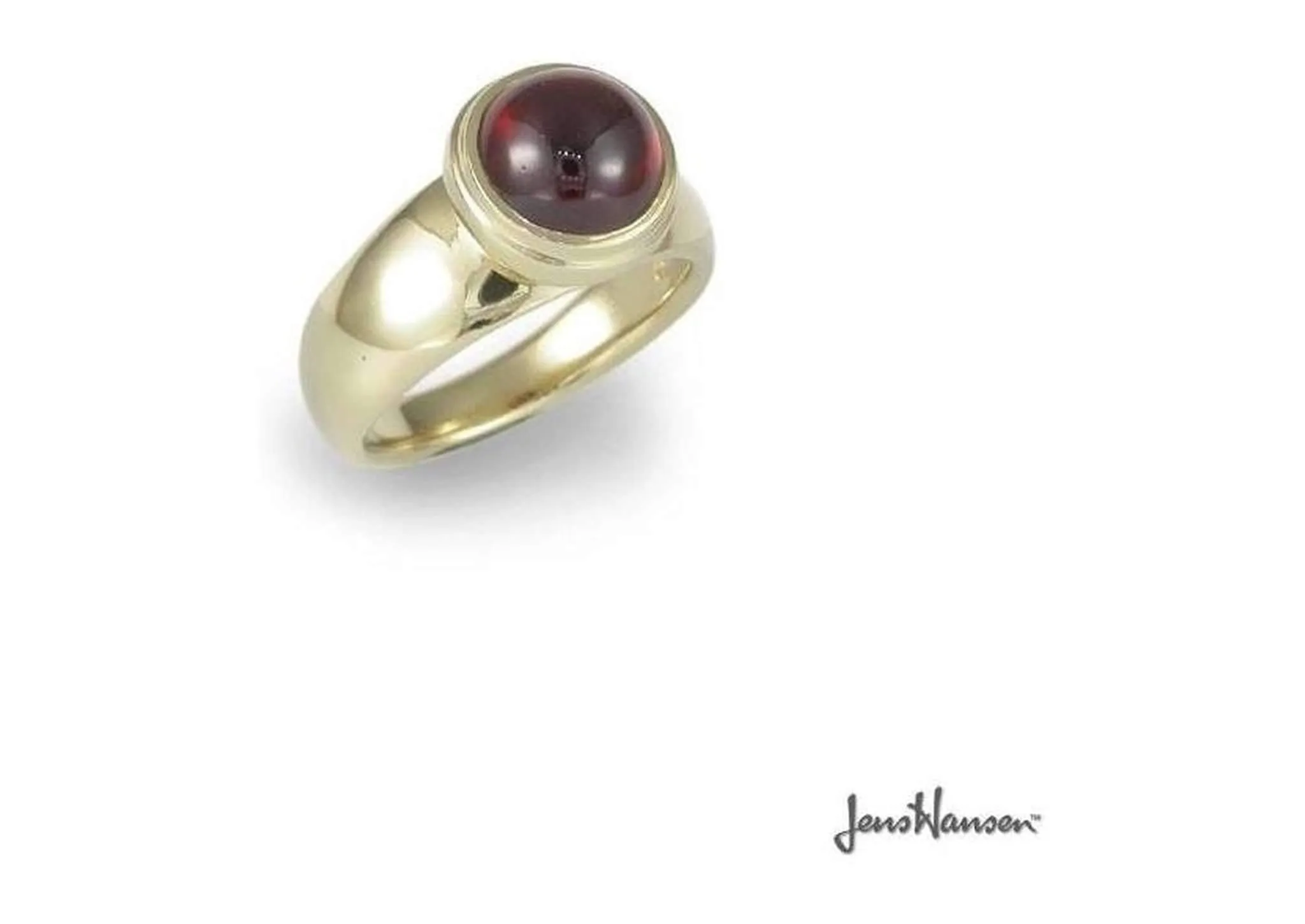 9ct Ring with Red Garnet