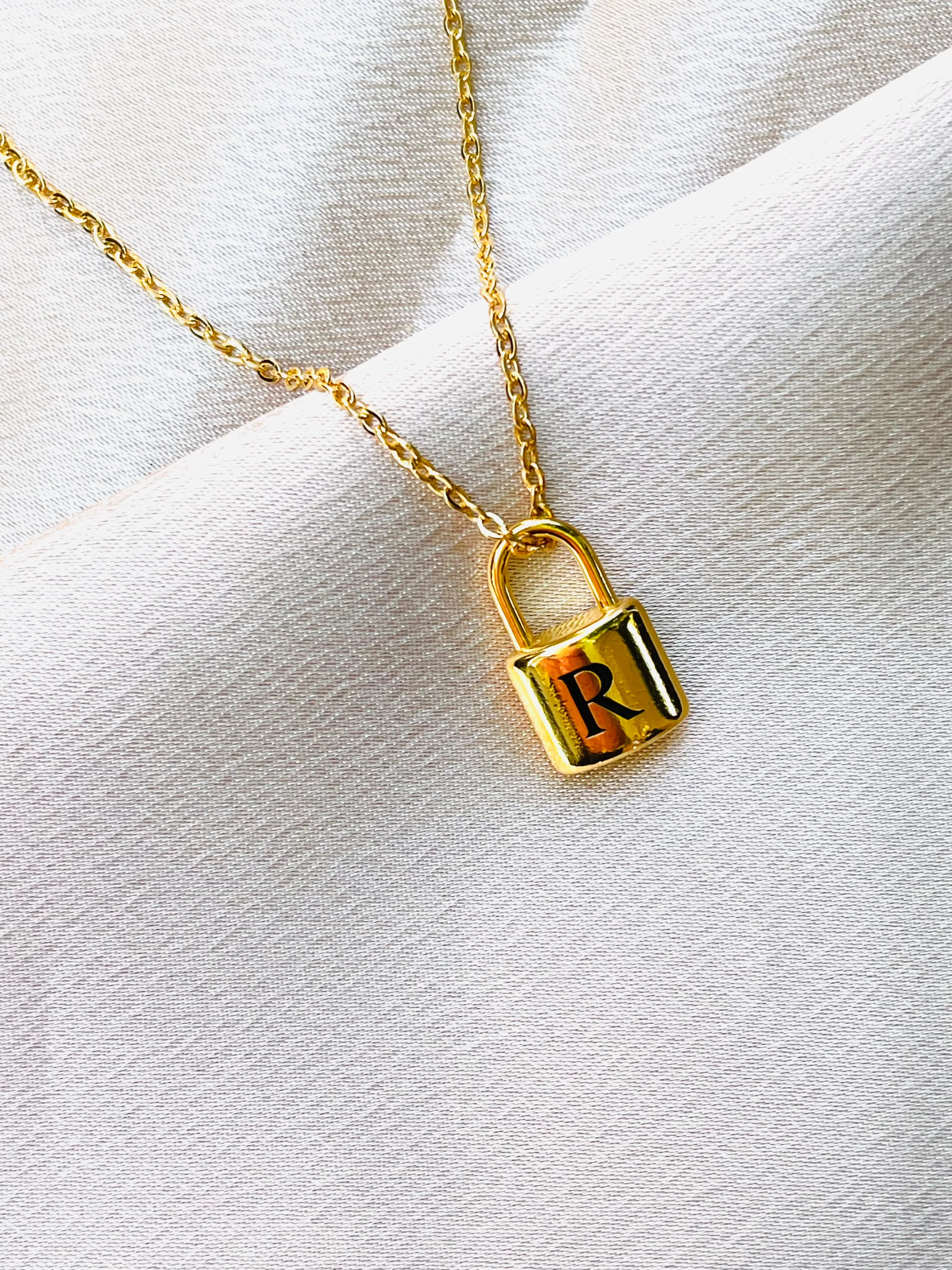 Initial letter necklaces gold chain lock#-00166SSN-10