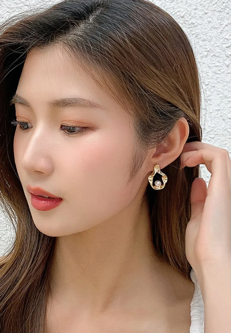 Muse Pearl Sculpted Earrings in Gold