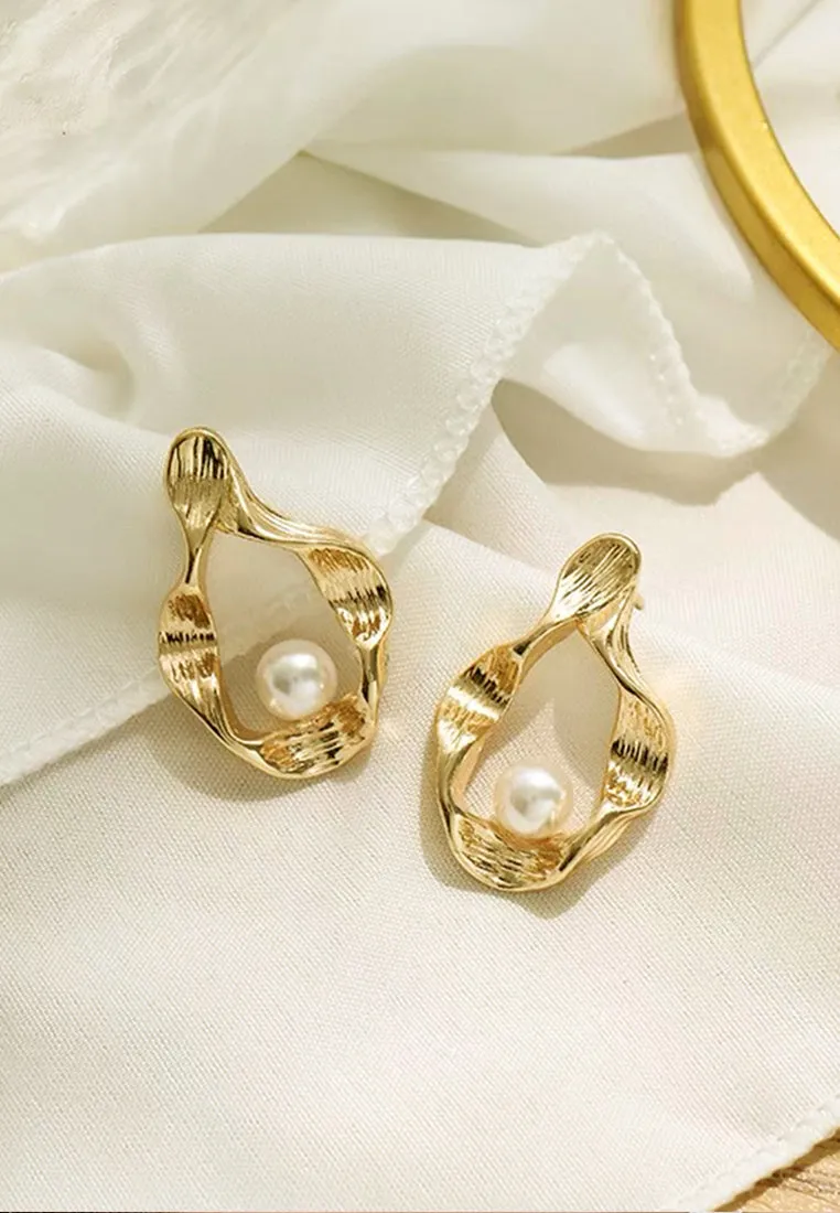 Muse Pearl Sculpted Earrings in Gold