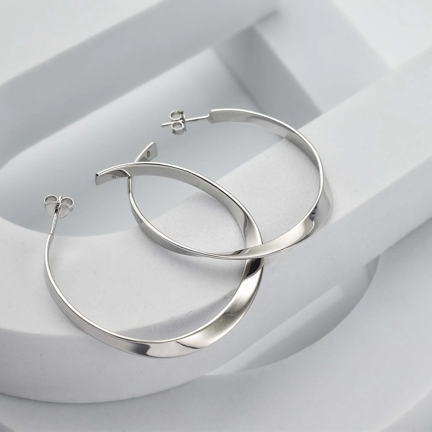 Sleek Horizon Single Twist Hoops