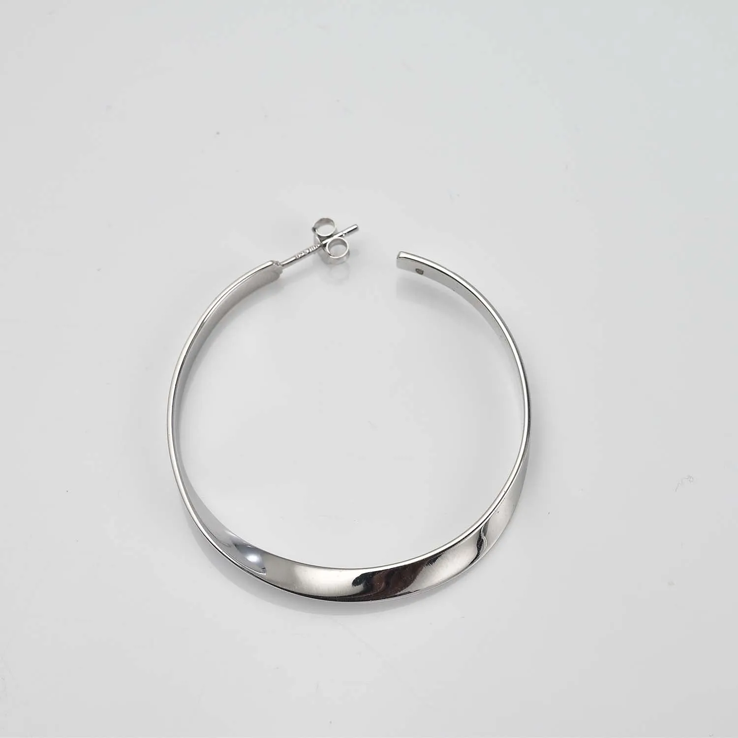 Sleek Horizon Single Twist Hoops